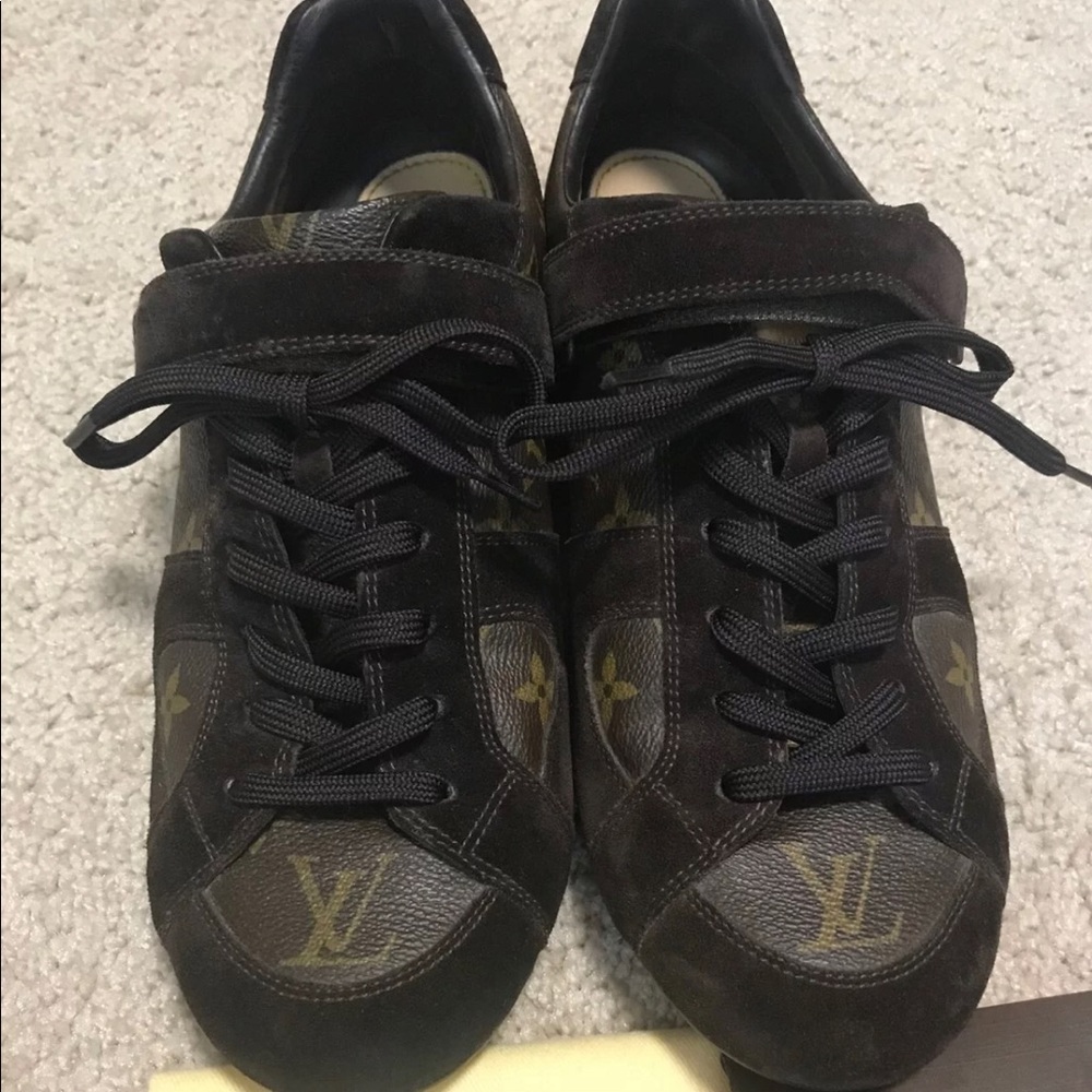 Louis Vuitton sneakers 9.5 excellent condition